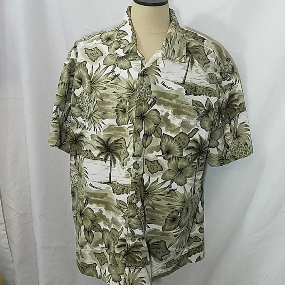 Trader Bay Hawaiian Button Down Shirt